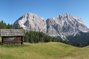 Alpine hut in the Dolomites 4